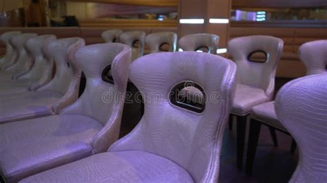 Conference Room Set Up 的图像结果