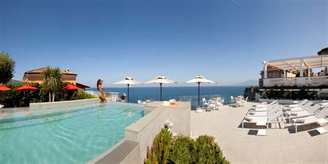 Hotel with pool and solarium Sorrento | Hotel Corallo