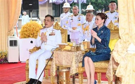 泰国王后苏提达的“晋升之路”|视觉中国_新浪新闻