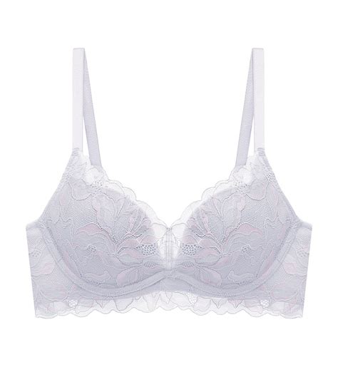 Magnolia Lace Wired Push Up Deep V Bra in Feather | Triumph Malaysia