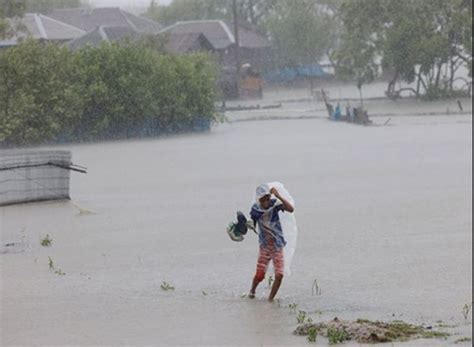 ঘূর্ণিঝড় রেমালঃ দেশে মৃত ১০, ক্ষতিগ্রস্ত দেড় লাখের বেশি ঘরবাড়ি!