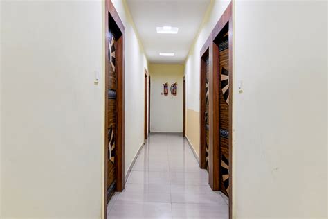 Book Super Hotel O Beleghata Formerly Santoshi Banquet And Marriage ...