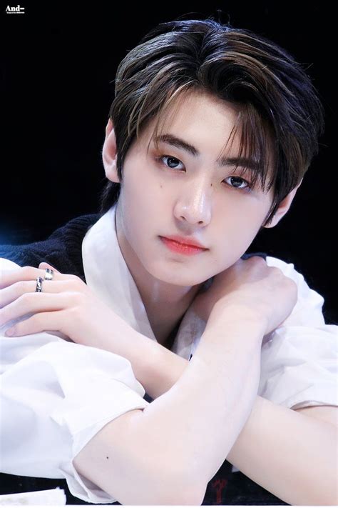 sunghoon enhypen nails