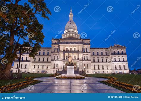 Construcción De Capitales Estatales De Michigan En El Desembarque Foto de archivo - Imagen de ...