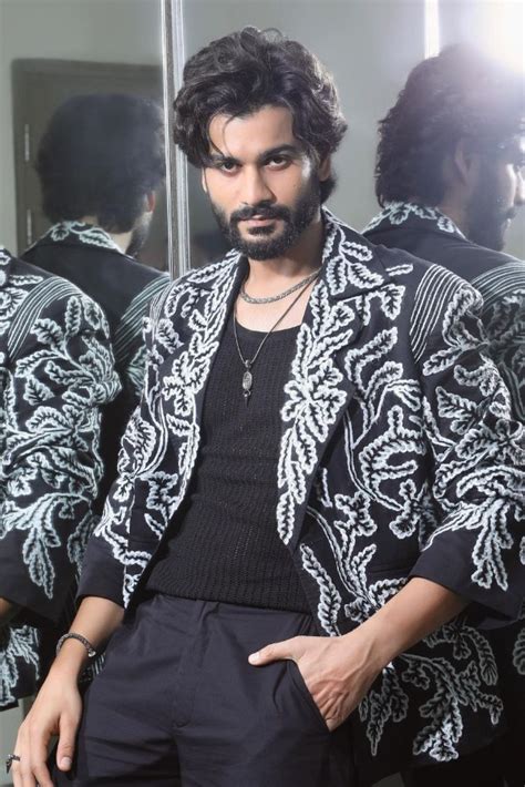 Sunny Kaushal’s Bio, Age, Relationships, Latest Buzz, Photos & Videos