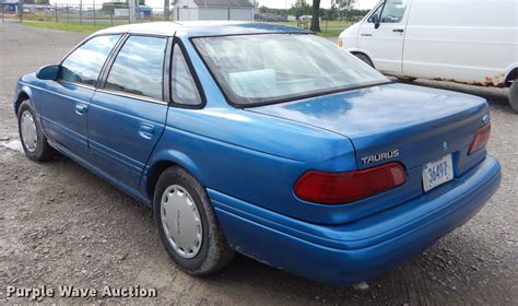 1994 Ford Taurus in Cherokee, KS | Item ED9301 sold | Purple Wave