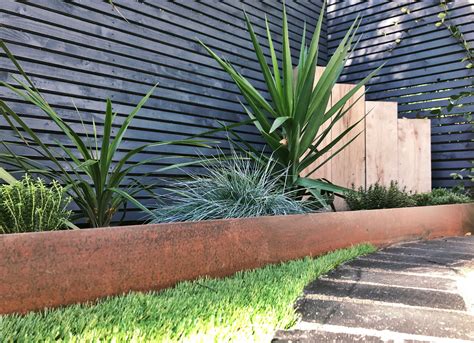 Modern Corten Steel Edging Garden Feature | Steel garden edging, Garden ...