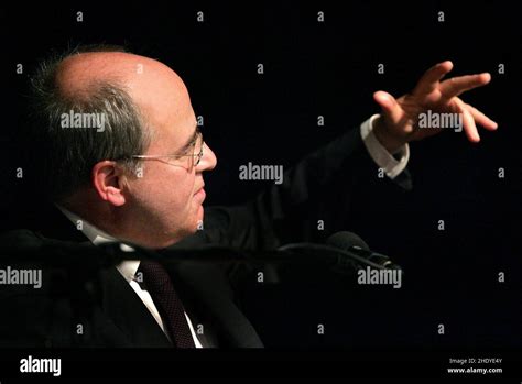 Politician Hand Srance 的图像结果