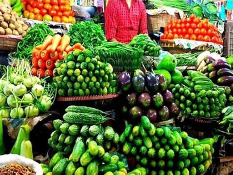 ಈರುಳ್ಳಿ, ಬೆಳ್ಳುಳ್ಳಿ ಮುಟ್ಟಂಗಿಲ್ಲ! ಟೊಮೆಟೋ ರೇಟ್ ಕೇಳಂಗಿಲ್ಲ! ಹಬ್ಬದ ಟೈಂನಲ್ಲೇ ...