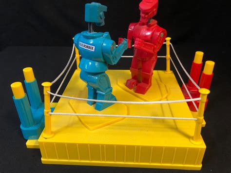 VINTAGE ROCK EM SOCK EM ROBOTS GAME