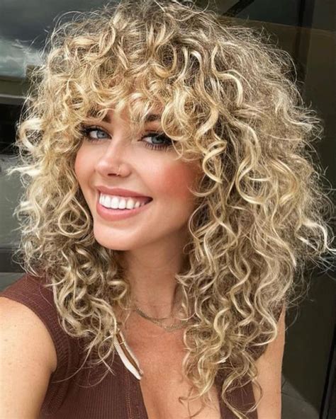 30 Wolf Cut Curly Hair Ideas to Let Your Curls Stand Out - Hair Adviser ...