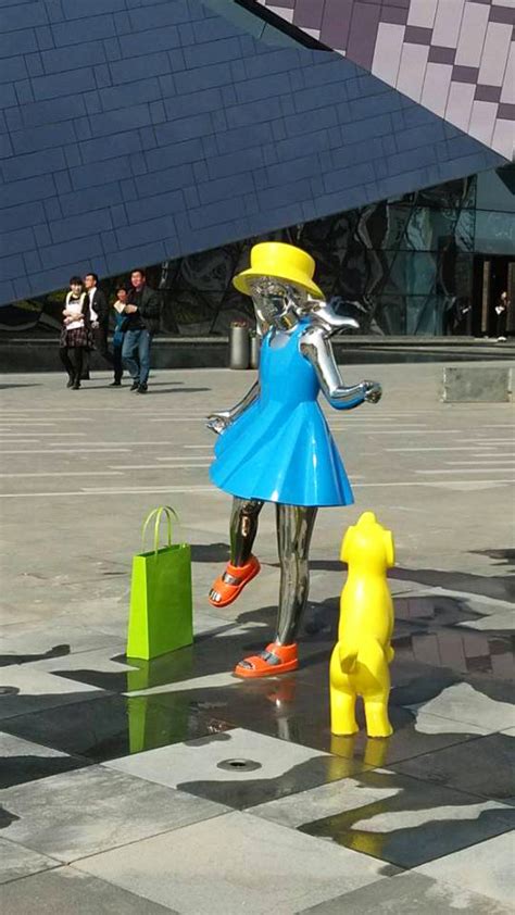 城市广场阳光女孩雕塑 - 惠州市纪元园林景观工程有限公司