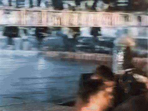 Heavy wind and rain in Valsad, Navratri domes blown away | વલસાડમાં ...