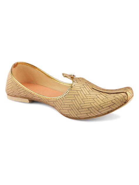 DESI COLOUR Men Gold-Toned Textured Mojaris – Desi Colour