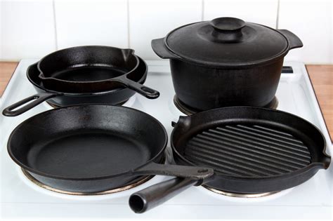The 11 Best Cast Iron Cookware Sets in 2025 - Tastylicious