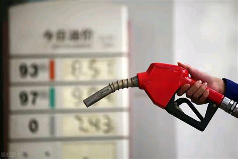 油价调整消息：油价再次上涨，加油站92号、95号汽油调后新零售价 - 哔哩哔哩