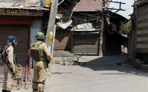 3 policemen, civilian abducted in Jammu and Kashmir