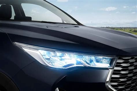 Toyota Innova Hycross ZX(O) 7S Hybrid AT price, specs, mileage, colours ...