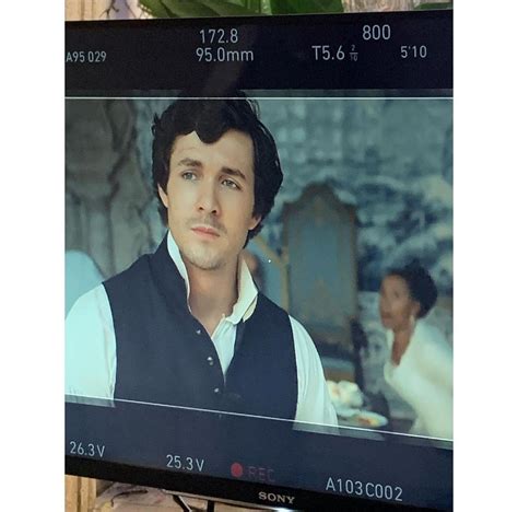 . on Twitter: "Halle edited her photo like Jonah always does lol😂"