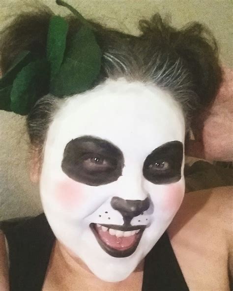 Panda makeup | Face painting halloween, Panda face painting, Panda makeup