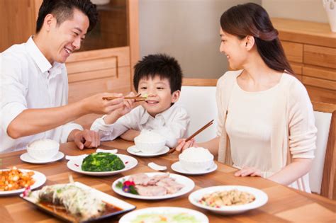 《中国学龄儿童膳食指南（2016）》发布 指导儿童健康饮食_湖南频道_凤凰网
