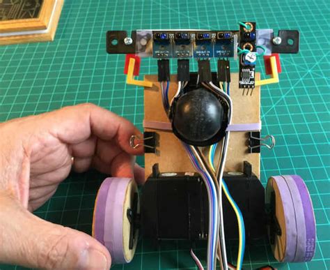 Image result for Robot Laberinto Arduino