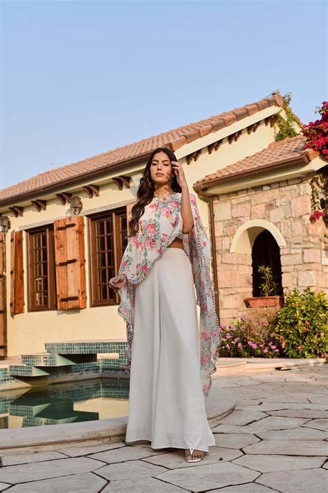 IVORY SOPHIA CAPE, CROP TOP , FLAIR PANTS SET OF THREE – palakandmehak