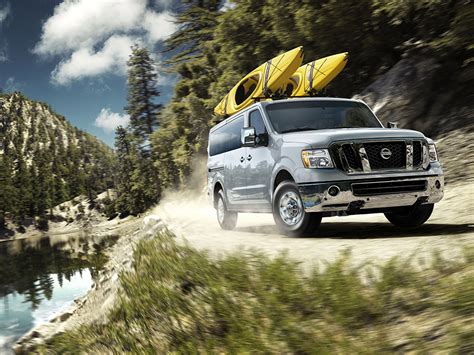 Nissan 10 Passenger Van 的图像结果