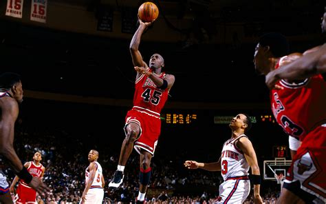 Chicago Bulls Legend Action Shot - HD Basketball Wallpaper