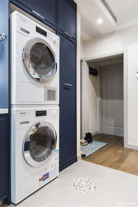 65平米复式小公寓卫生间洗手盆装修效果图 – 设计本装修效果图