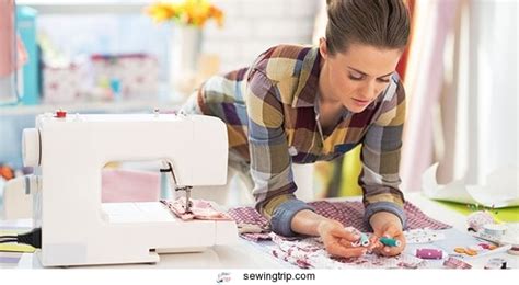 How to Use a Embroidery Sewing Machine 的图像结果