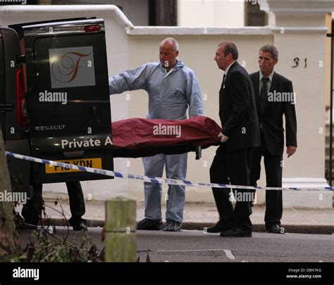 Body amy winehouse carried in hi-res stock photography and images - Alamy