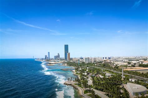 Saudi Arabia vs UAE: Differences, Similarities, Economy, Lifestyle & Opportunities