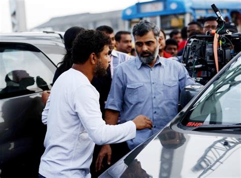 Big B, Piku team shoot at iconic Howrah Bridge - India Today