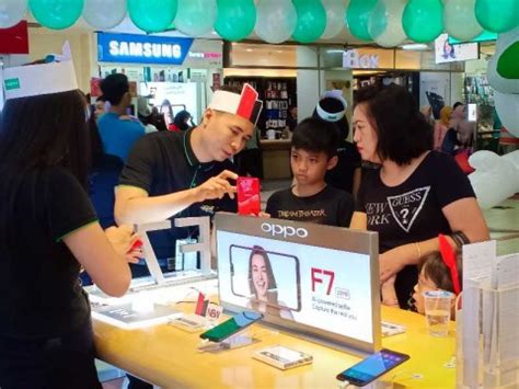 Penjualan OPPO F7 Pecahkan Rekor di Indonesia