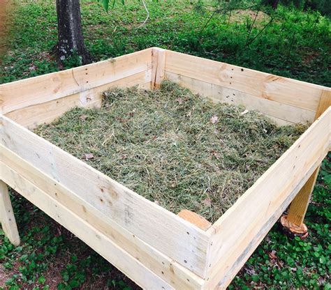 EXPERIMENT: Composting Using Grass and Leaves – Wandering Ways Outdoors