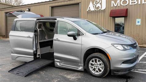 2021 Chrysler Voyager | BraunAbility Chrysler Foldout XT | A&J Mobility