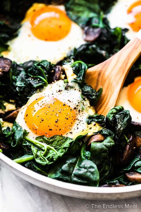 Spinach and Eggs with Mushrooms
