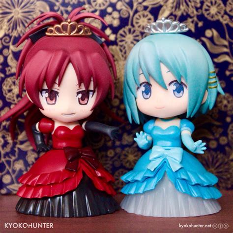 Kyouko and Sayaka in Nendoroid Wedding Dresses — MyFigureCollection.net