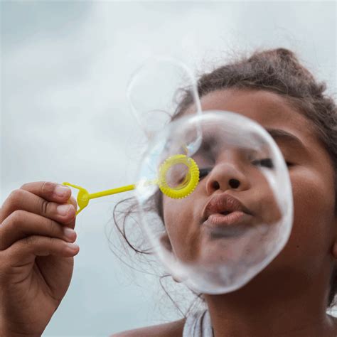 Brincar é parte do desenvolvimento infantil - Dra. Stella Cristiny