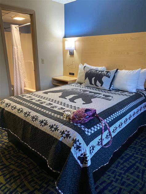 CREEKSTONE INN (Pigeon Forge) - Hotel Reviews, Photos, Rate Comparison ...