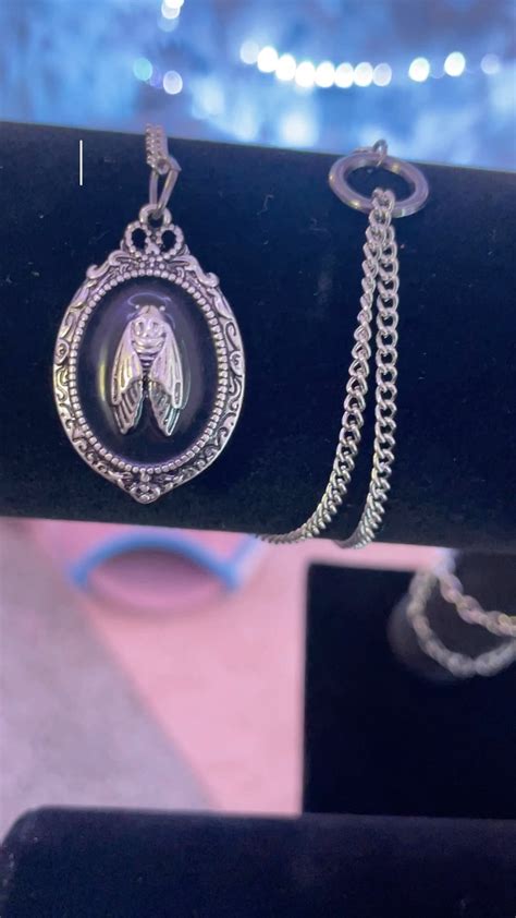 Eve Iris (@eveirisart) • Instagram photos and videos