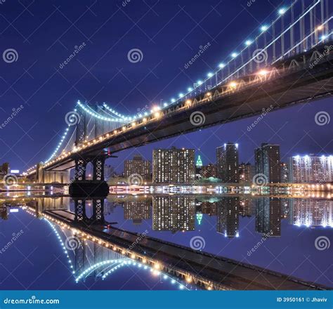 Horizonte Del Puente De Manhattan Y De Manhattan En La Noche Imagen de ...