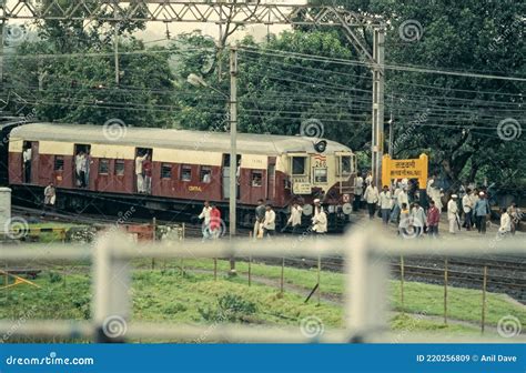 Pune Local Train 的图像结果