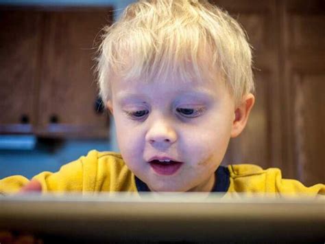 4 ways that staring at screens all day is destroying kids' minds and ...