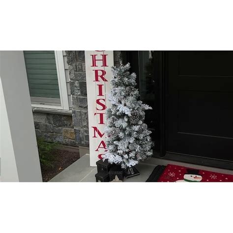 Fraser Hill Farm 36-in Green Indoor/Outdoor Pine Artificial Tree in the ...