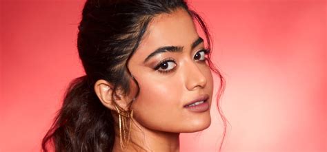 VIDEO: कैमरे के सामने प्राइवेट पार्ट छुपाती नजर आईं रश्मिका मंदाना ...