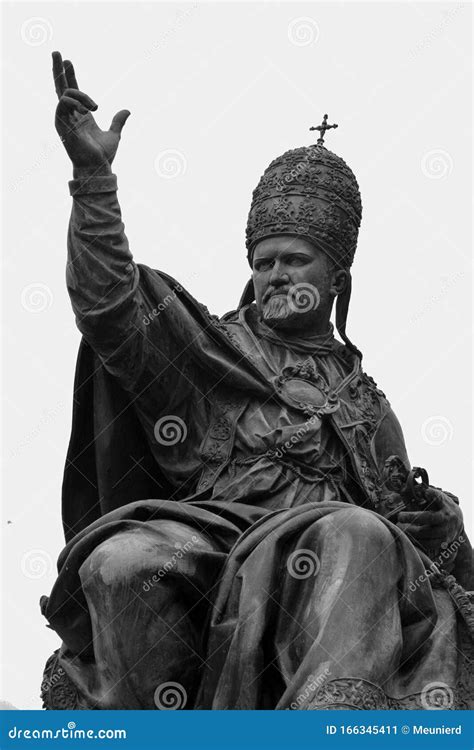 Bronze Statue of Pope Paul V Editorial Photo - Image of church, chair ...