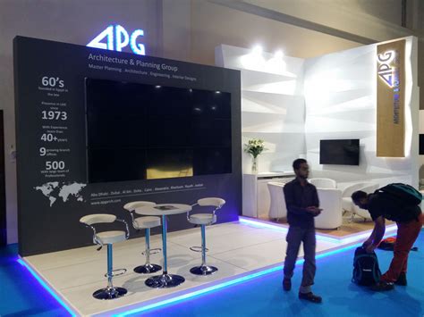 Black Rose: Customer Reviews, Stands and Services