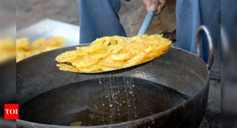 Note ban curbs craving for undhiyu, jalebis | Ahmedabad News - Times of ...